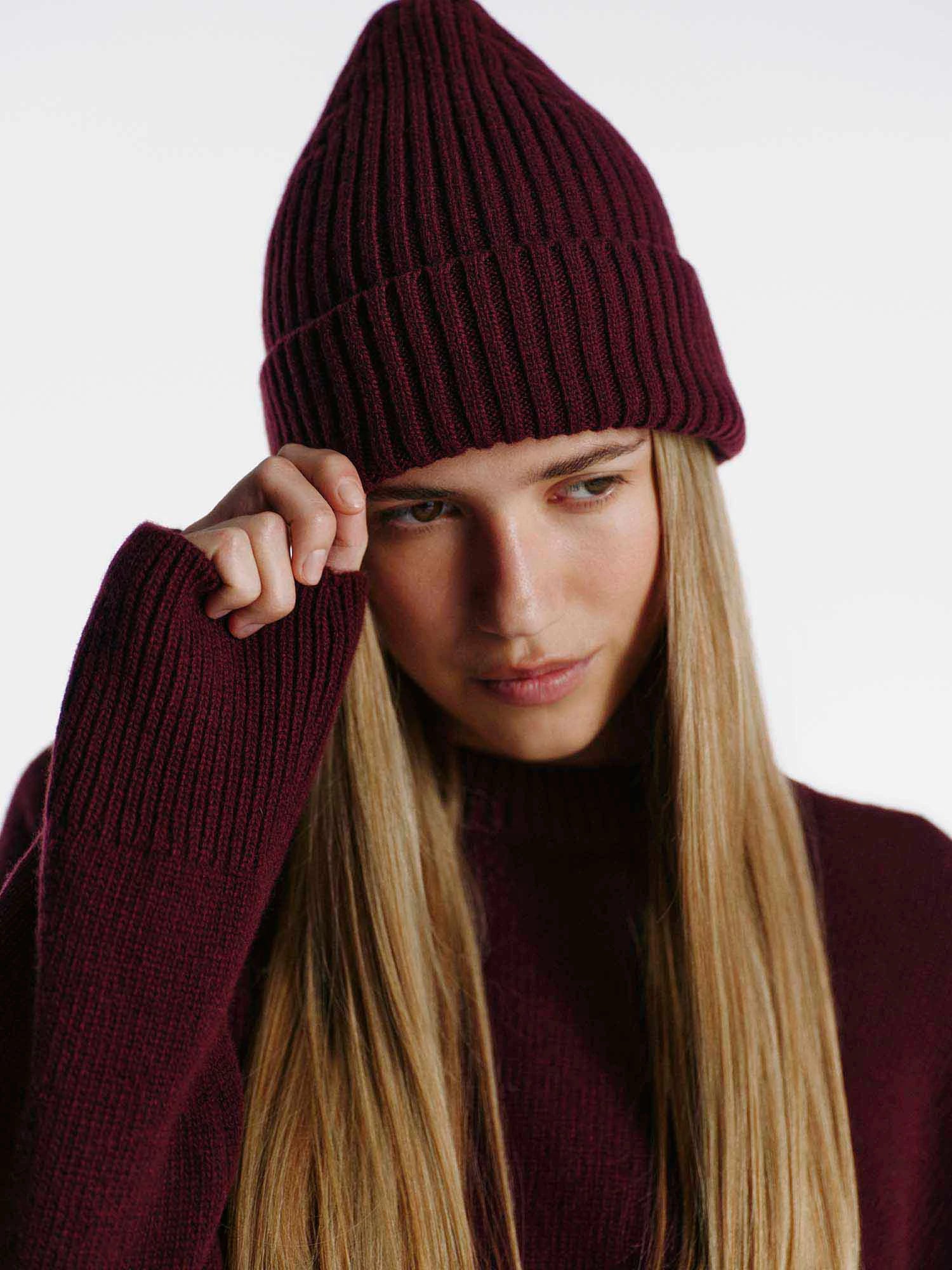 Snowy Ribbed Knit Hat